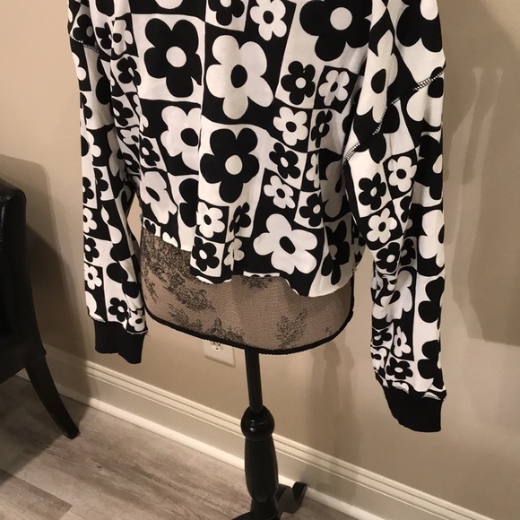 Wild fable cropped hoodie black & white flowers nwt - Picture 7 of 7